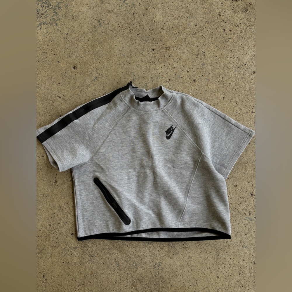 Nike Tech Fleece Women's XS Crop Top Grey Heather Short Sleeve Shoulder Zip RARE